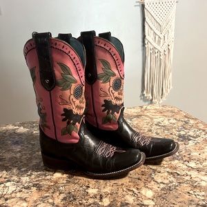 Corral boots (8) M steel toe boots